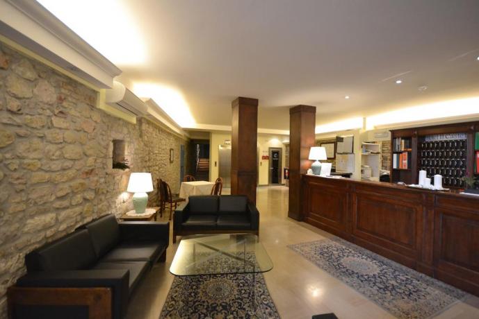 Hall albergo3stelle centro Assisi vicino Basilica santa chiara 