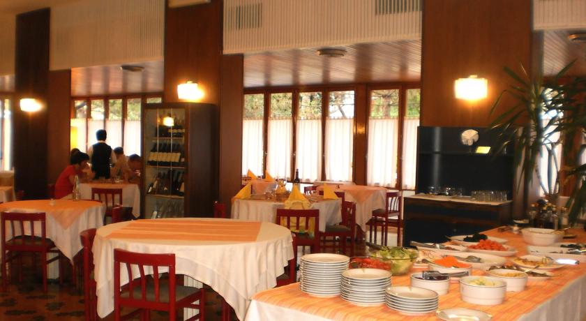 Colazione B&B in Hotel economico a Grado