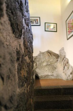 Roccia vulcanica agriturismo Adrano vicino Parco Etna