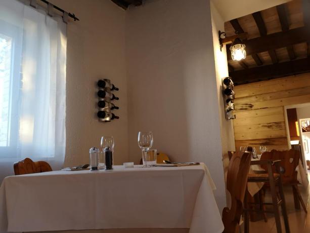 Sala Ristorante con Ottimi Vini Umbri