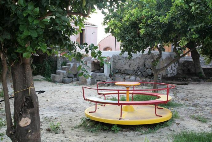 Agriturismo con area giochi immersa nella limonia
