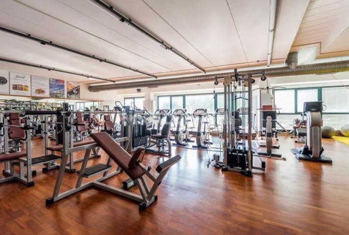 Hotel3stelle convenzionato con palestra lungomare Cervia 