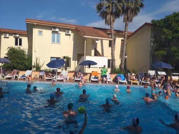 Animazione acquagym piscina Hotel Corigliano-Calabro 