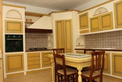Produzione e Vendita cucine componibili in legno massello. Produzione e Vendita cucine componibili in legno massello.