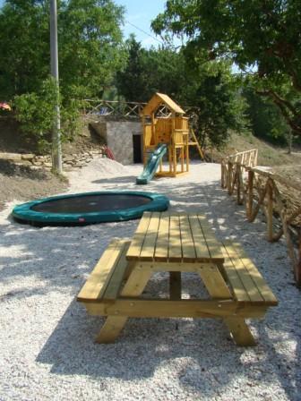 Giochi all'esterno per i bambini Relais Umbria