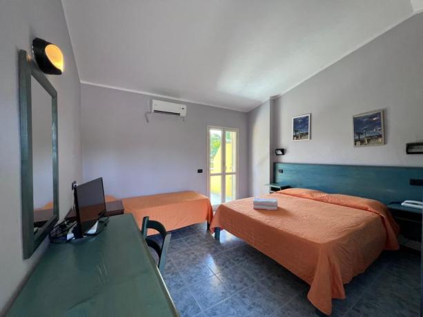 Camera Tripla con Letto Singolo Briatico Villaggio 