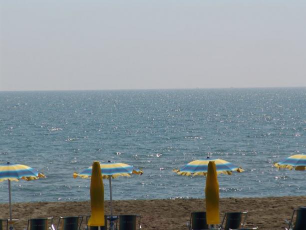 Vista mare dalla spiaggia