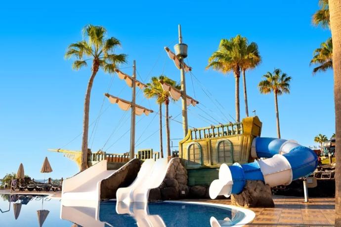 Piscine per bambini con scivoli 