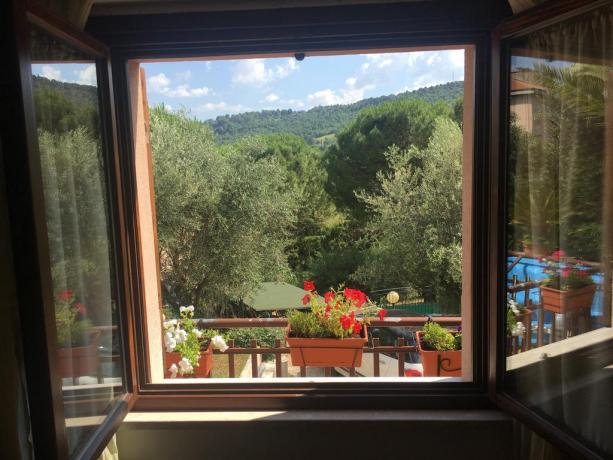 In Umbria villa-vacanze collina con splendida vista 