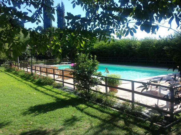 Agriturismo in Umbria con piscina e giardino