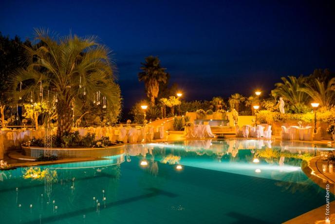 Ristorante bordo piscina hotel3stelle Caltagirone