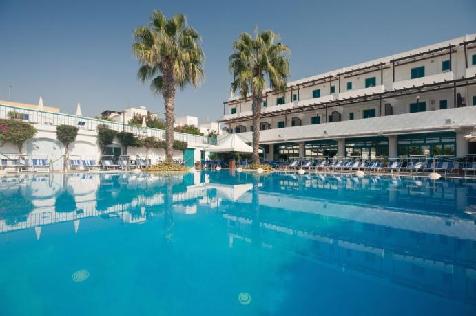 SPECIALE ESTATE NEL SALENTO OFFERTA SETTIMANALE in Hotel Residence con Animazione Piscina e Spiaggia a Ugento 