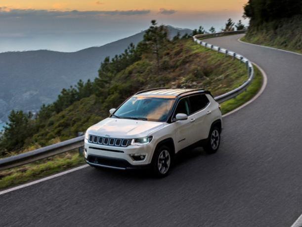 Noleggio lungo termine JEEP COMPASS 2.0 in Umbria
