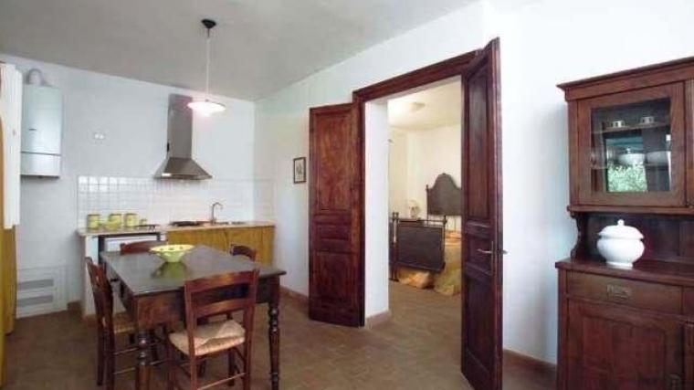 Agriturismo con ampio soggiorno dotato di cucina