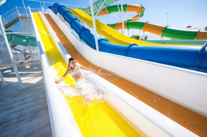 Villaggio Tunisia Piscina con scivoli e animazione bambini 