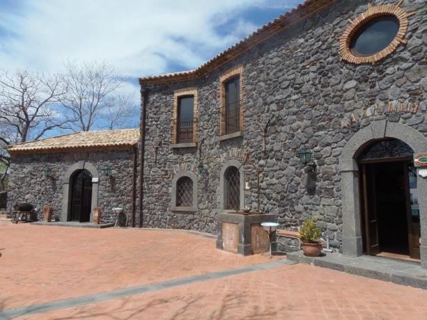 Esterno agriturismo Adrano vicino Parco Etna