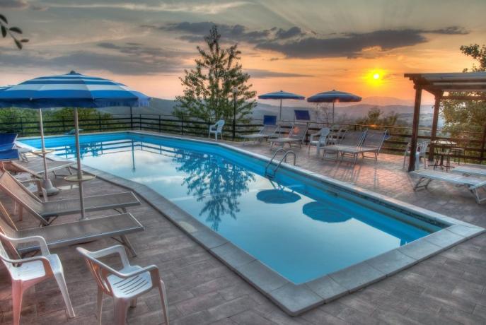 Piscina all'aperto con vista panoramica