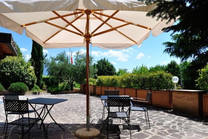 Spazio all'aperto Cannara: giardino e bar