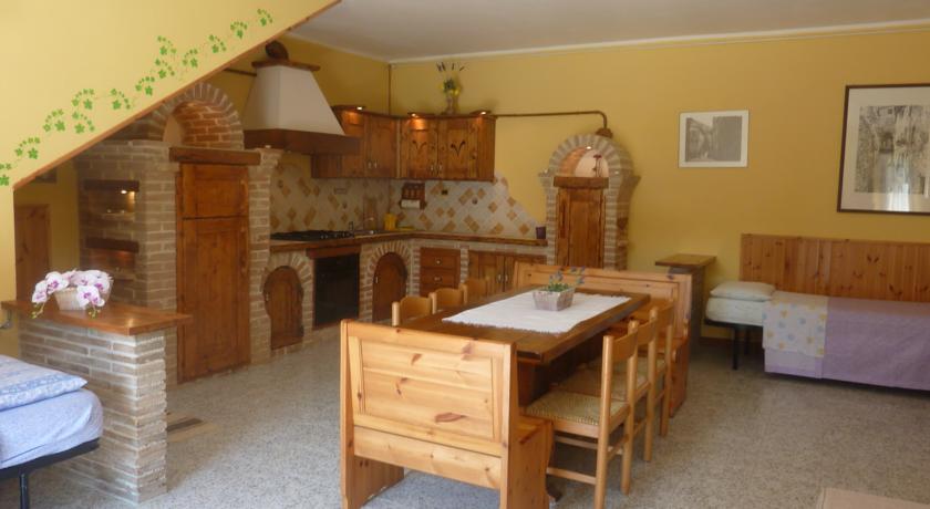 Cucina e sala da pranzo vacanze a Gubbio