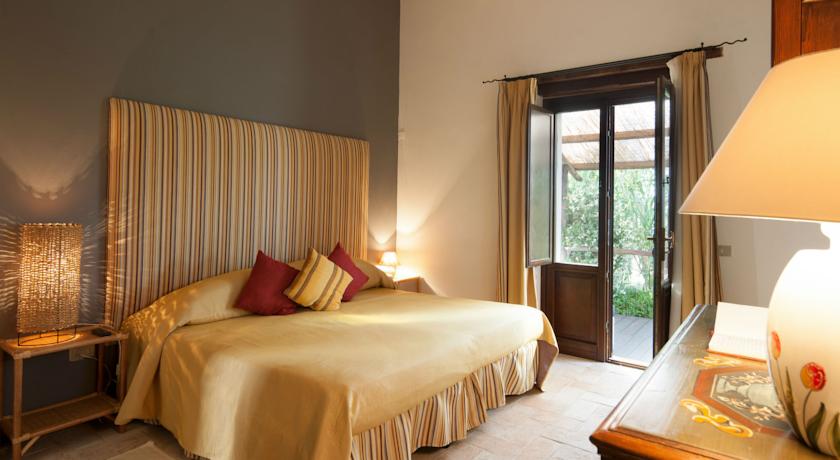 Suite e Camere immerse nel verde a Todi