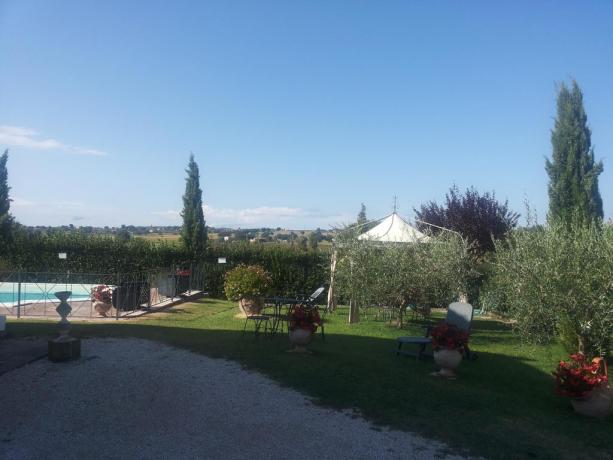 Piscina attrezzata in agriturismo per Eventi Montefalco 