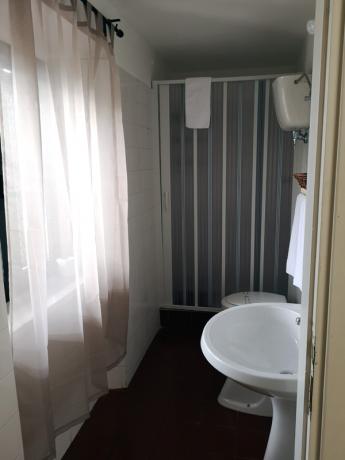 Camere con bagno privato con doccia: Umbria Vacanze