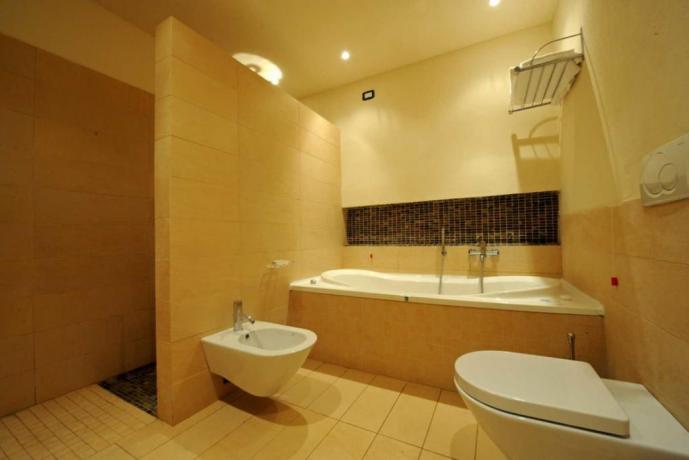 Bagno con vasca Jacuzzi villa in Umbria