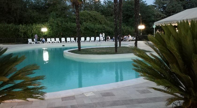 Hotel con piscina vicino Zoomarine a Palestrina