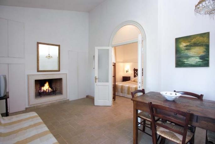 Agriturismo con appartamenti con camino