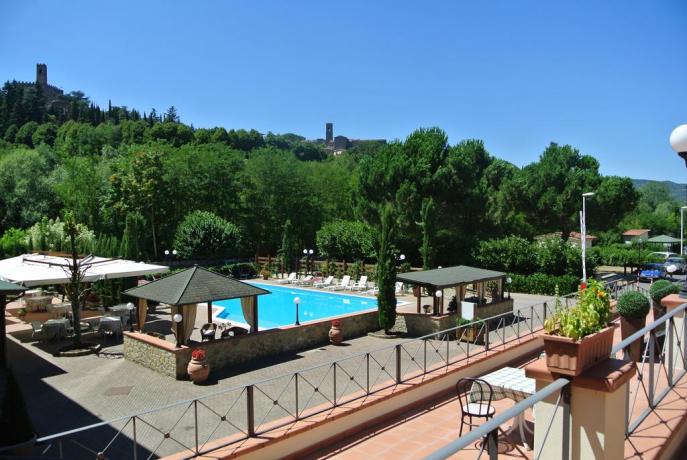 Hotel in Toscana con piscina immersa nel verde