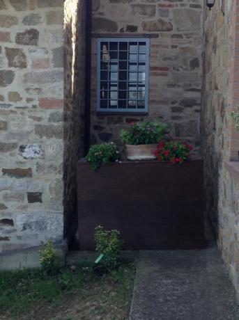 Particolare in muratura casale vicino Todi