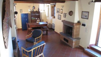 Appartamento 3, soggiorno con camino