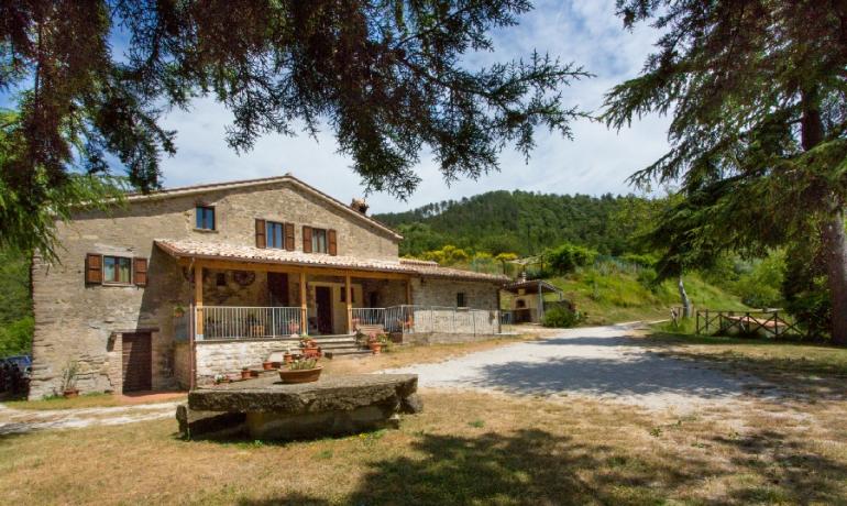 Agriturismo ideale famiglie piscina, trekking, mountain bike