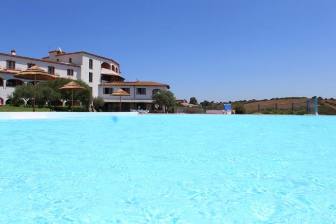 albergo 4 stella ad olbia con piscina