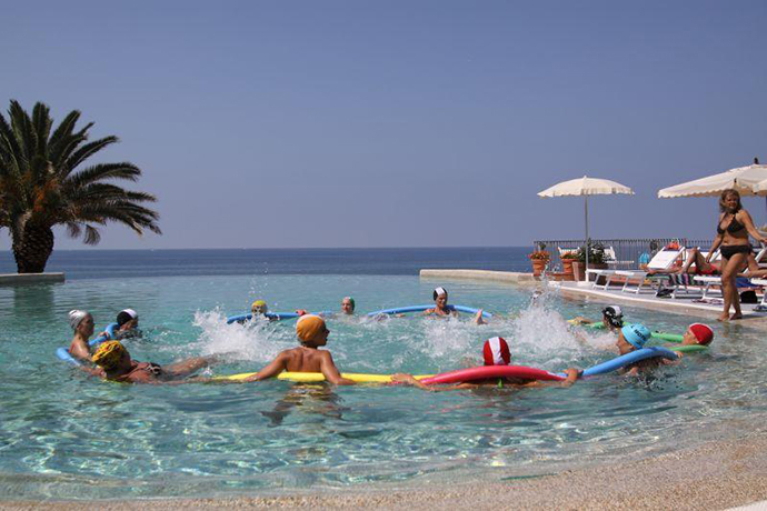 Piscina fronte mare sulla spiaggia nel Cilento
