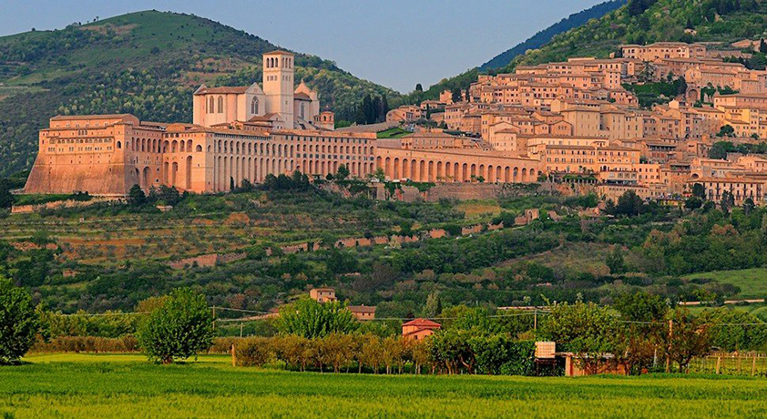 Castello con Suite e Ristorante vicino Assisi