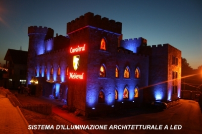 Illuminazione architetturale a LED con colori prog