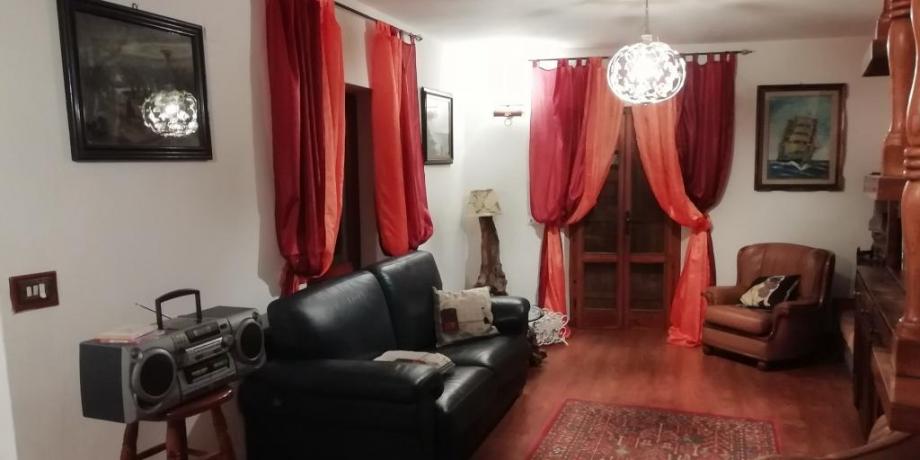 Soggiorno con terrazzo a Collodi vicino villa Garzoni