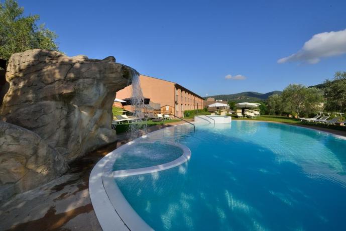 piscina in hotel 4 stelle a Perugia