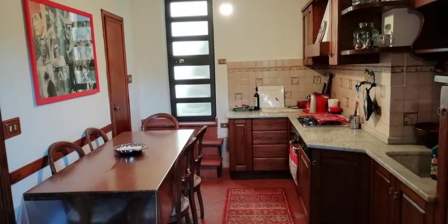 Cucina abitabile in casa vacanza esclusiva Collodi