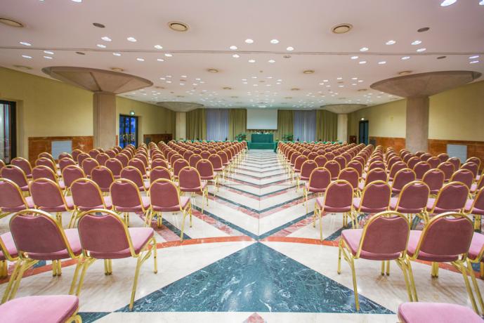 Hotel 4stelle a Rende, area congressi, ristorante, piscina