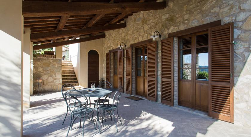 Cortile dell'agriturismo a Foligno