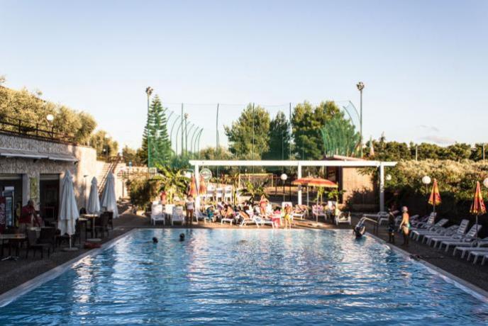 Villaggio con Piscina e Animazione sul Gargano