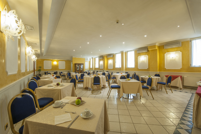 Sala per le colazioni nell'hotel di Foligno