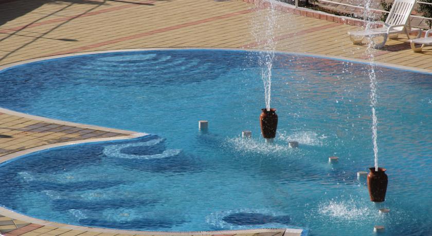 Resort con Benessere Termale e Piscina