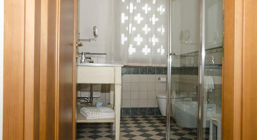 Bagno con box doccia camera Classic