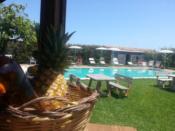 Agriturismo con piscina attrezzata vicino al mare