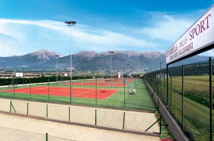 Hotel con campo da tennis