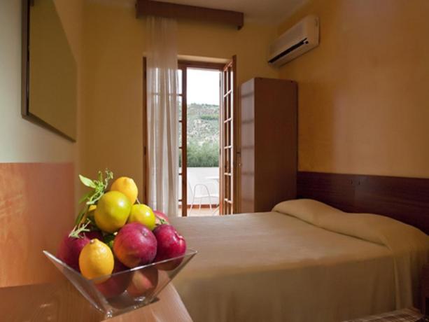 Camera matrimoniale economy albergo a Mattinata