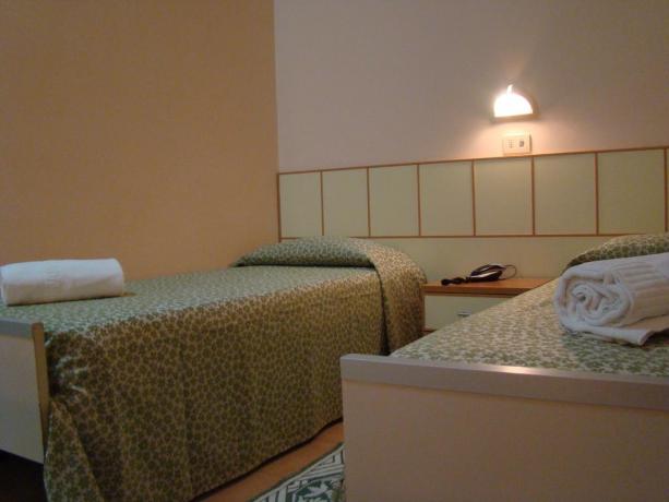 Camere Silvi, letti singoli con telefono, Tv, Wifi